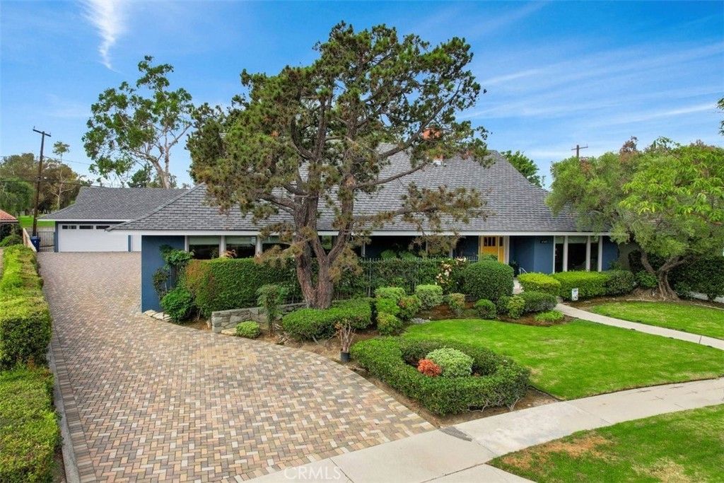 4140 Country Club Drive, Lakewood
