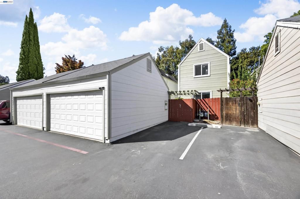 439 W Golf Circle, Manteca