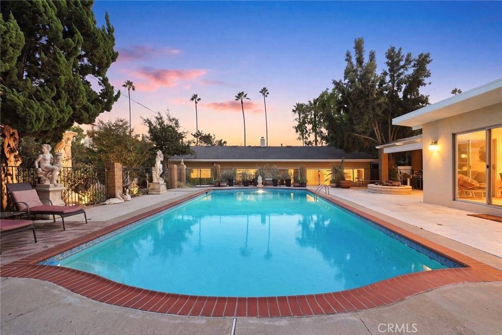 1011 Matilija, Glendale
