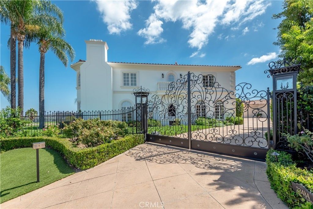 23484 Park Colombo, Calabasas