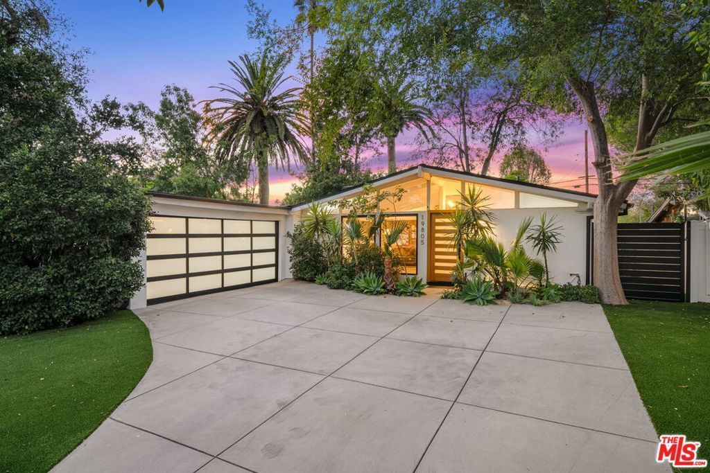19805 Hamlin Street, Woodland Hills