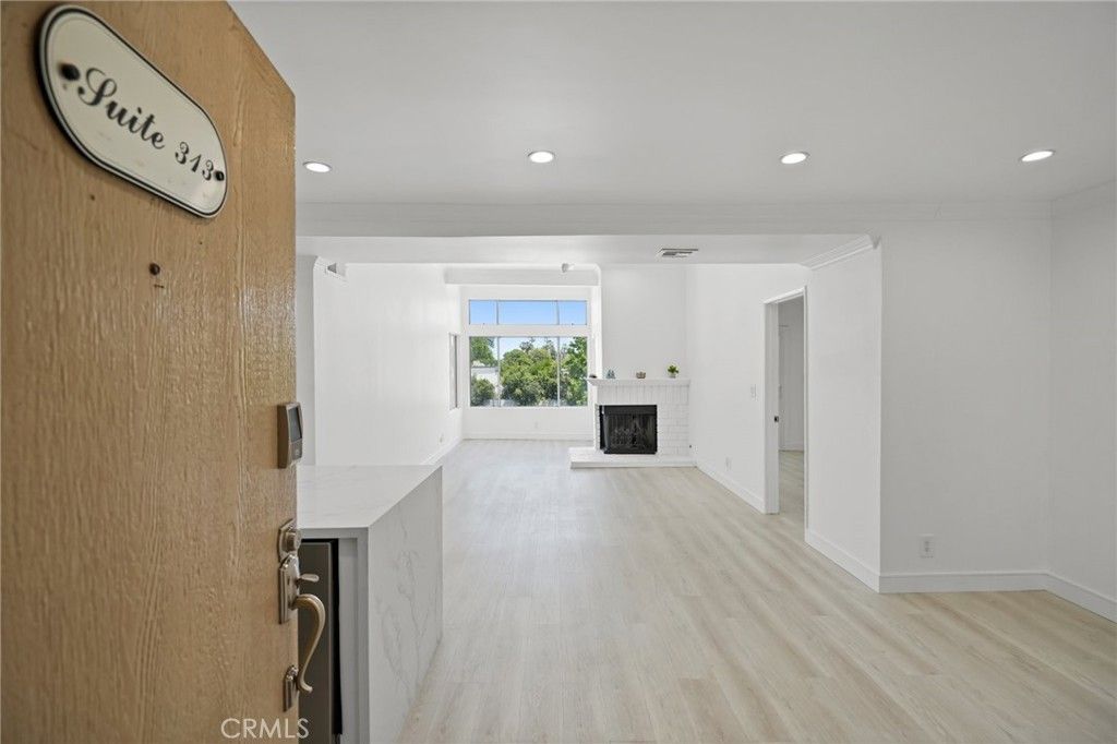 7800 Topanga Canyon Boulevard # 313, Canoga Park