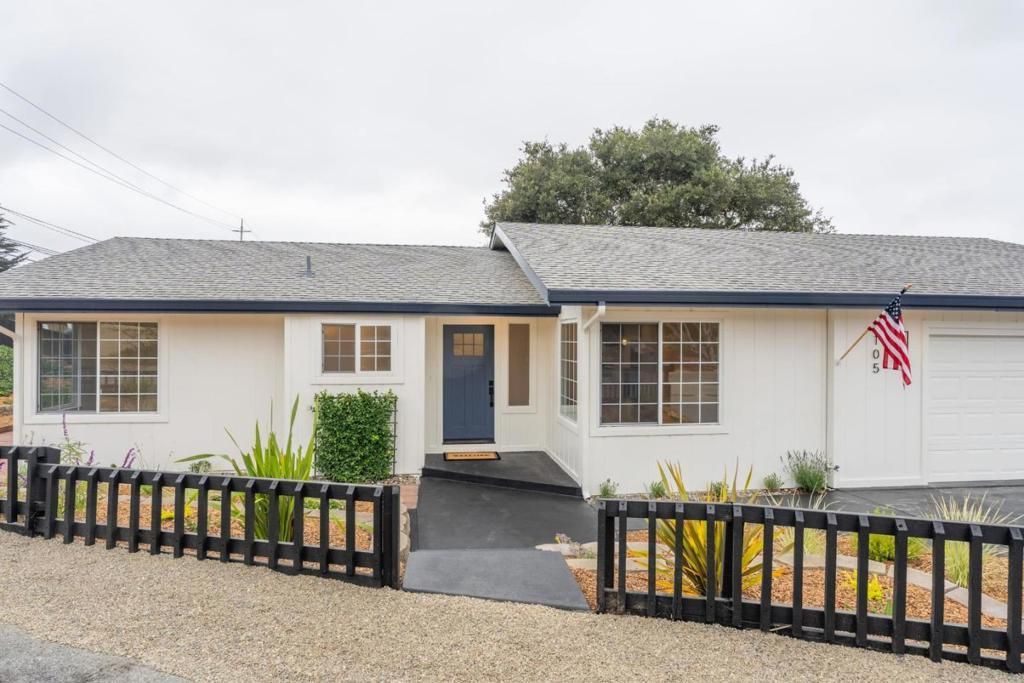 1105 Mescal Street, Seaside