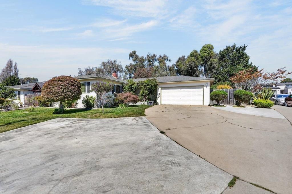 2 Perez Circle, Salinas