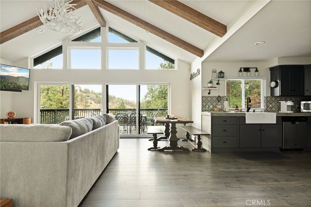 24379 San Moritz, Crestline