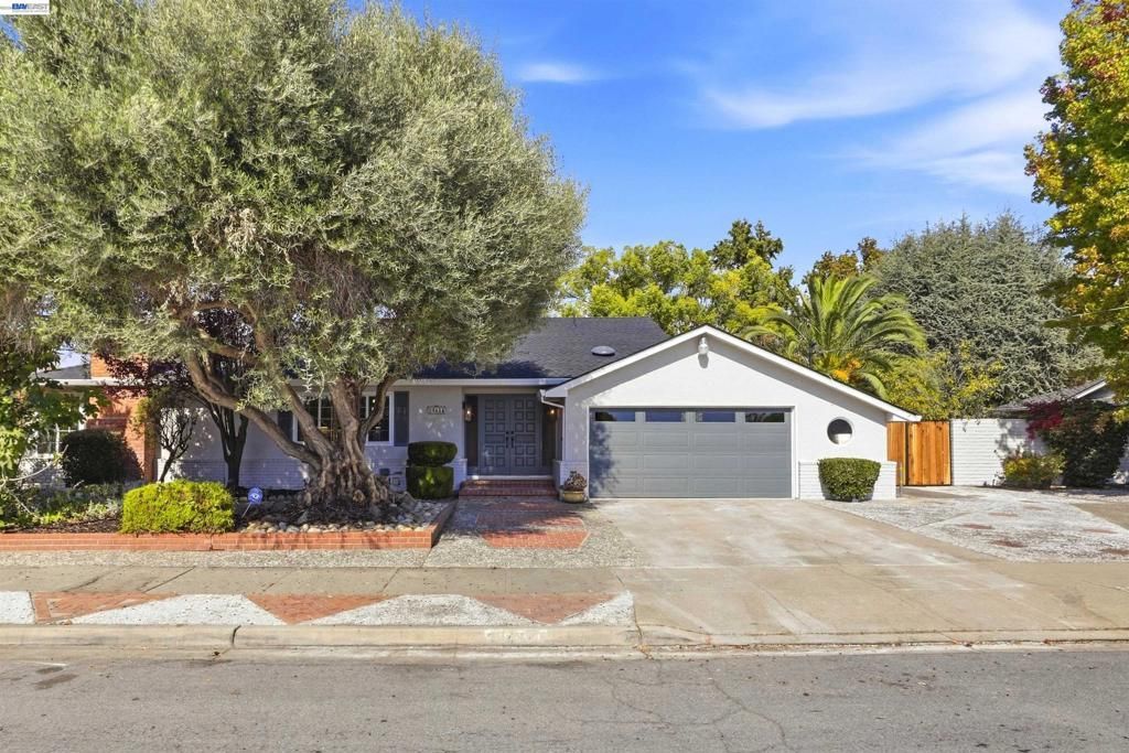 38454 Glenview Dr, Fremont