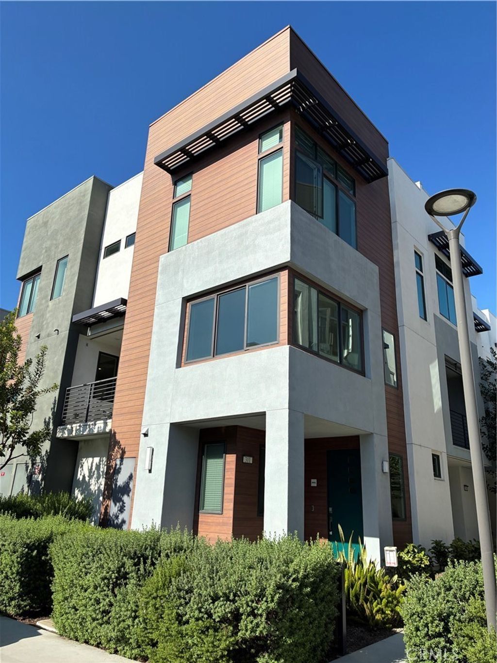 311 Lodestar, Tustin