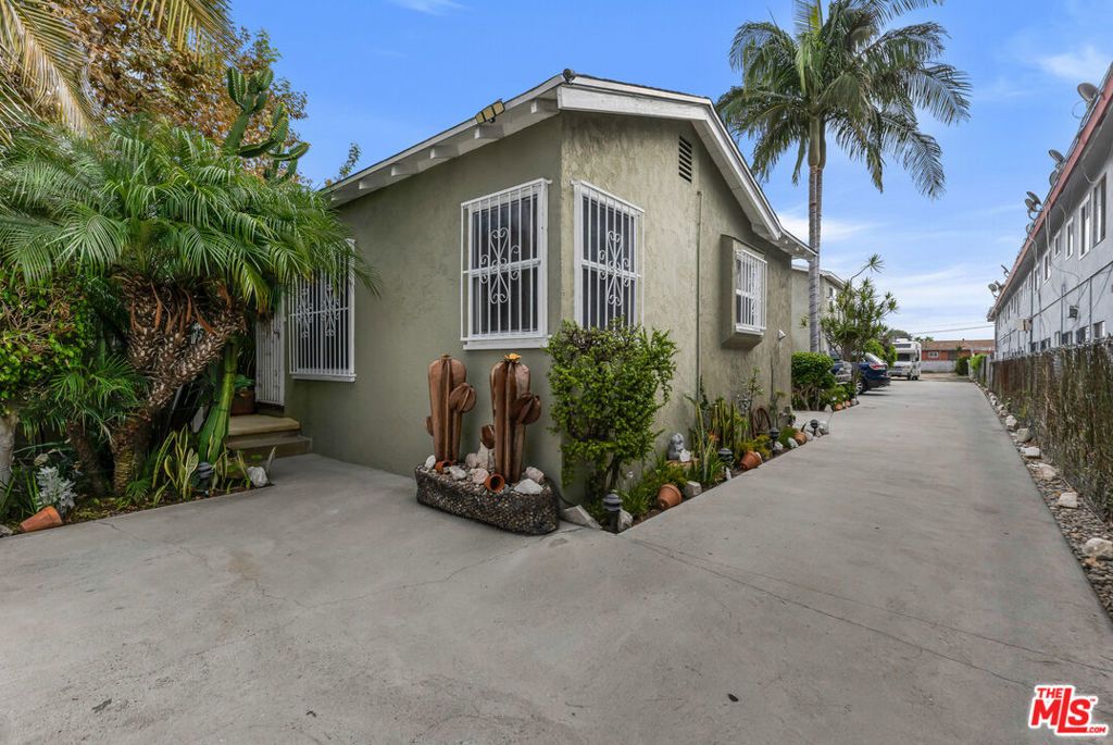 10914 S Osage Avenue, Inglewood