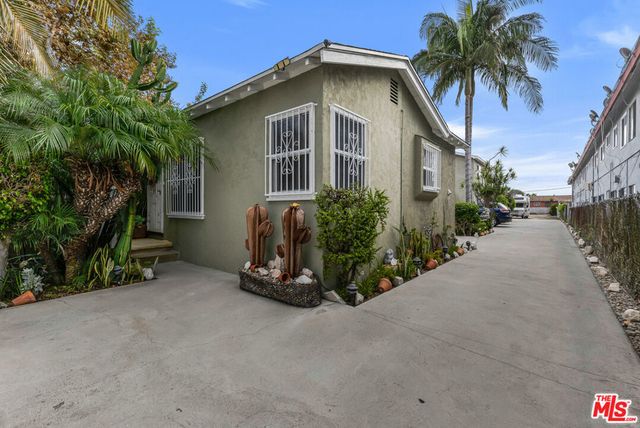 10914 S Osage Avenue, Inglewood