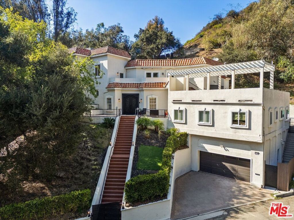 8171 Willow Glen Road, Los Angeles