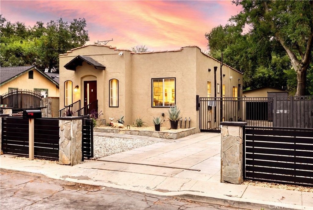 868 W Calaveras, Altadena
