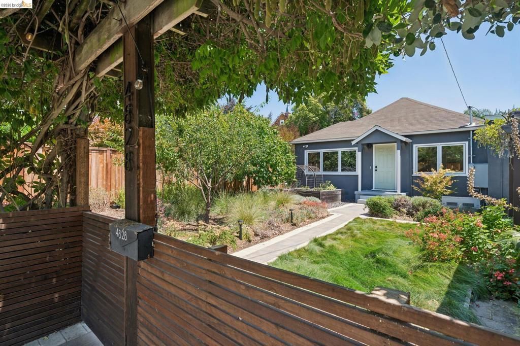 4828 Webster St, Oakland