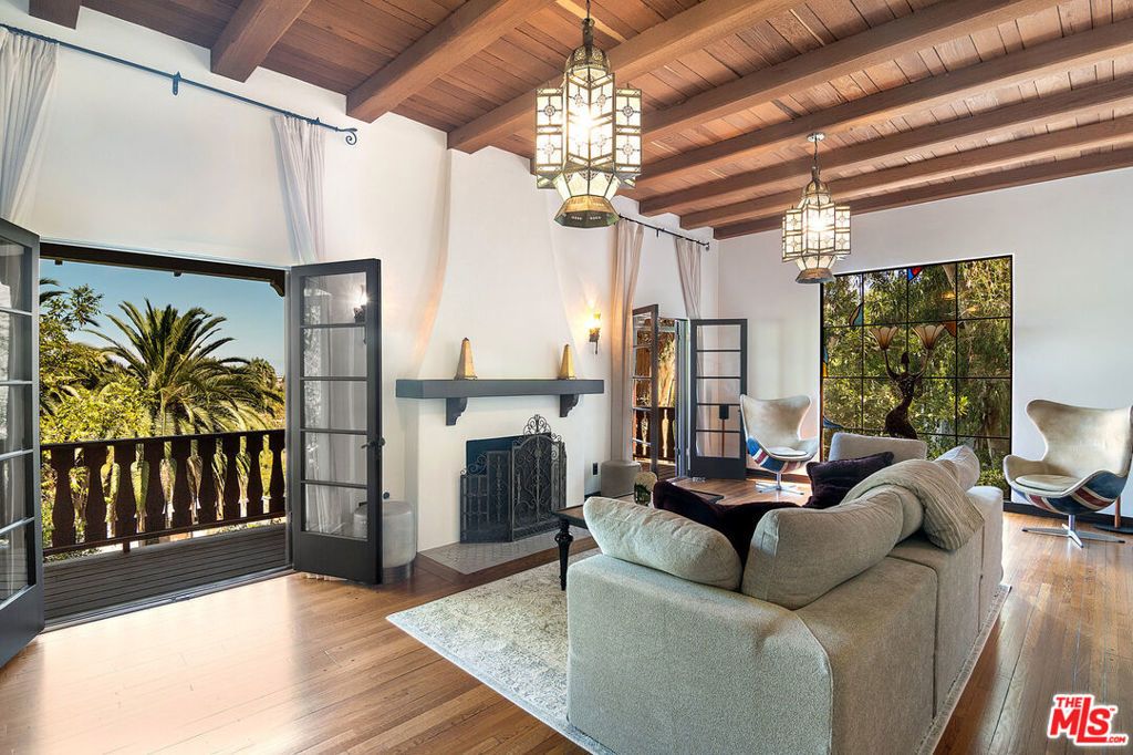 3475 N Knoll Drive, Los Angeles