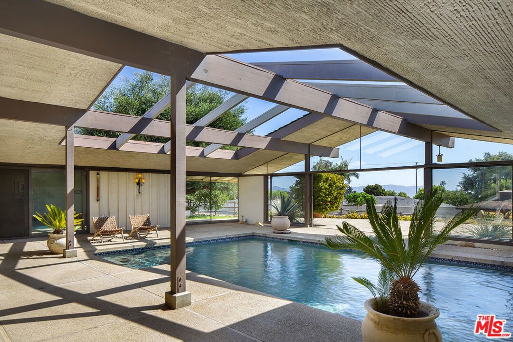 87 Vientos Road, Camarillo