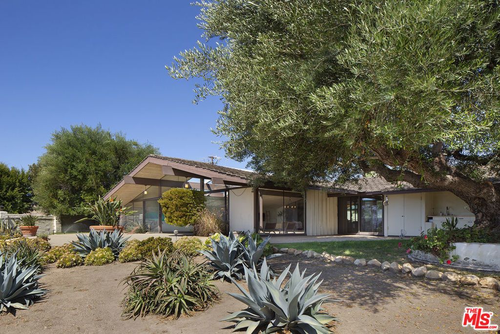 87 Vientos Road, Camarillo