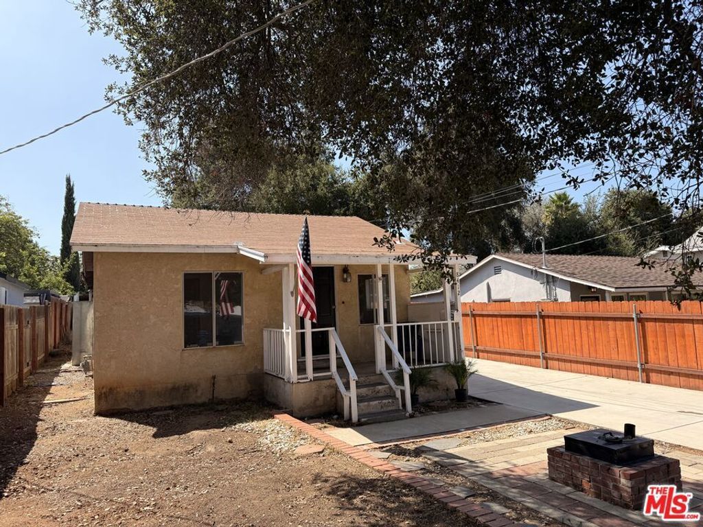 8412 Fenwick Street, Sunland