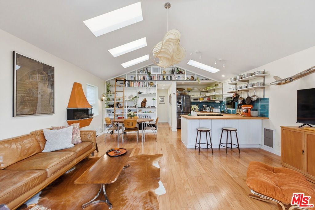5629 Whitnall Highway, Los Angeles