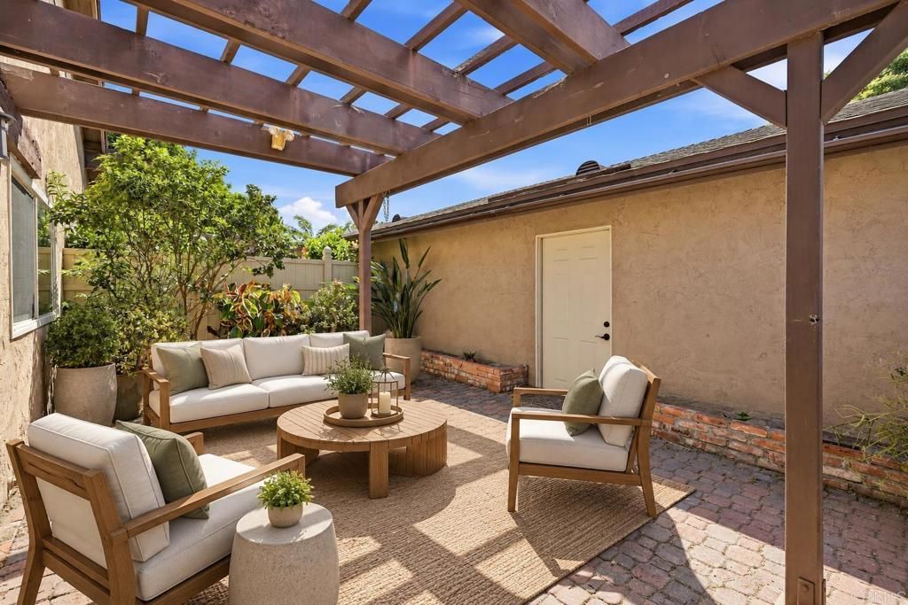 554 Fruit Tree Way, Oceanside