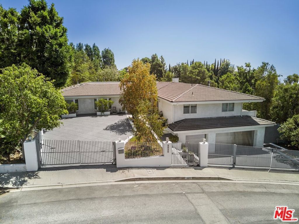 9626 Highridge Drive, Beverly Hills