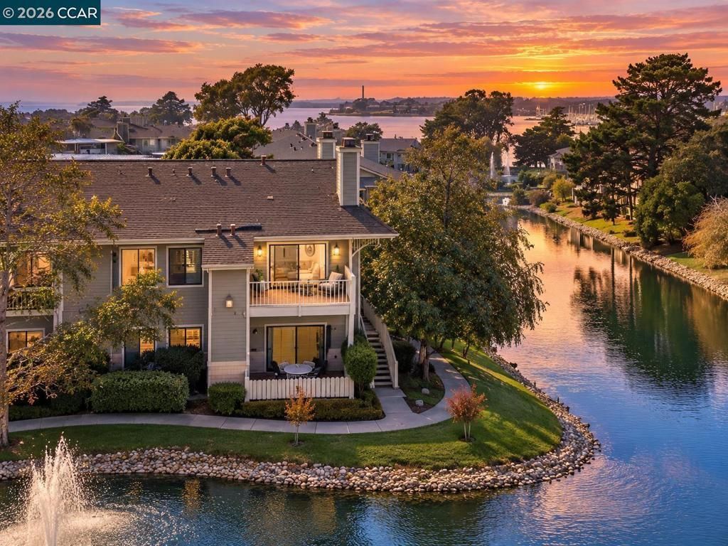 228 Lakeshore Court, Richmond