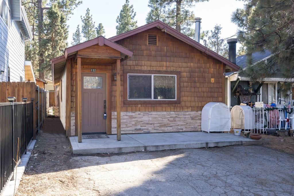 132 Angeles Boulevard, Big Bear