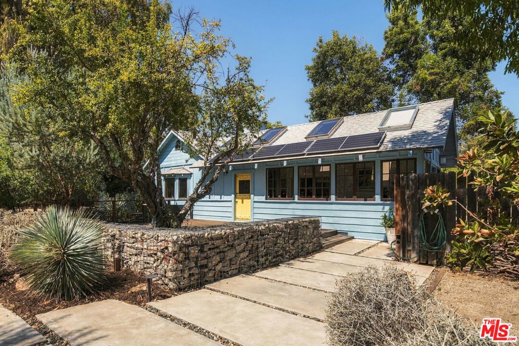 19627 Oxnard Street, Tarzana
