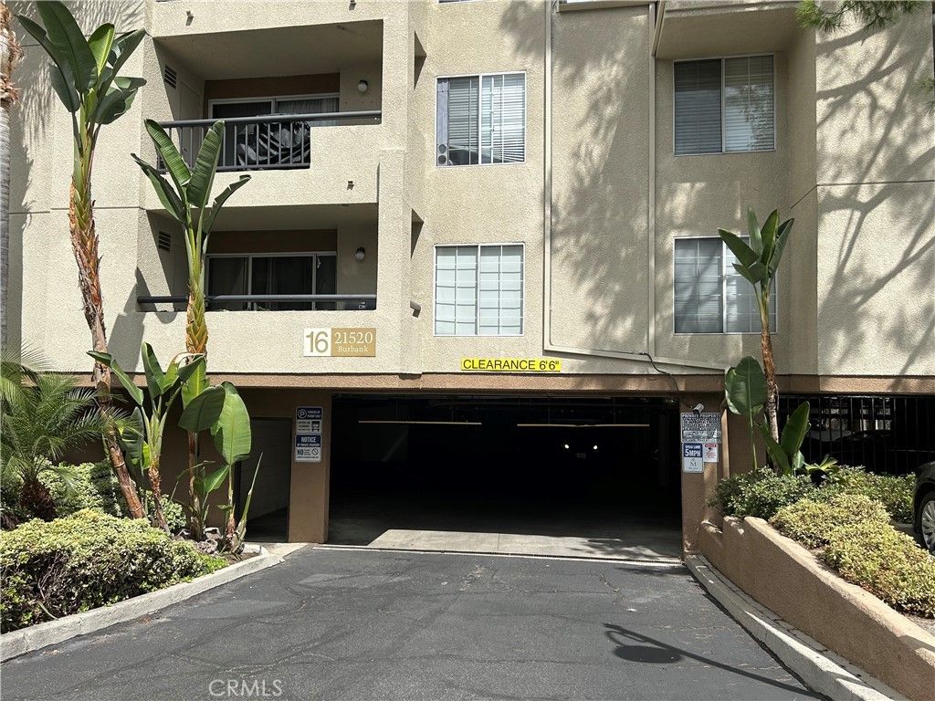 21520 Burbank # 303, Woodland Hills