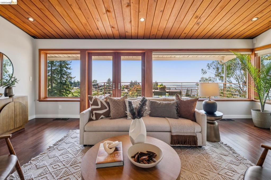 1394 Queens Rd, Berkeley