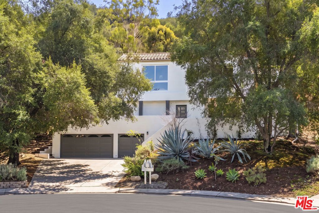 11 Bridle Lane, Bell Canyon
