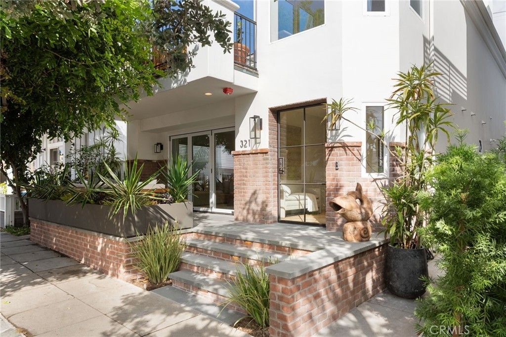 321 3rd Street, Manhattan Beach