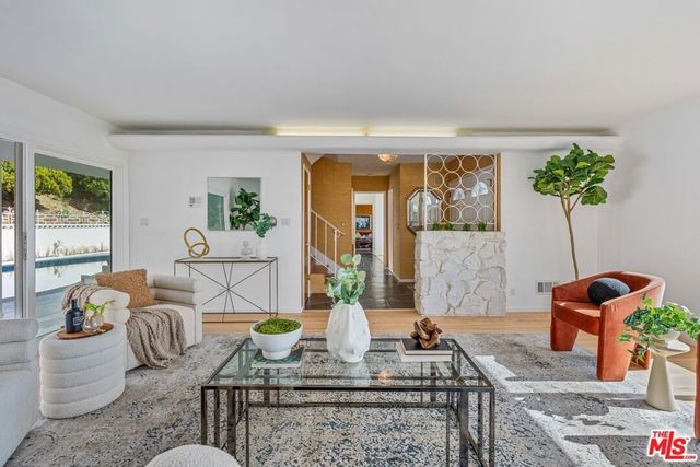 4799 Bonvue Avenue, Los Angeles