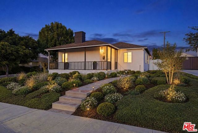 7800 S Victoria Avenue, Los Angeles