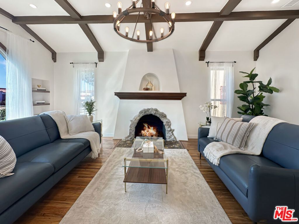 7032 2nd Avenue, Los Angeles