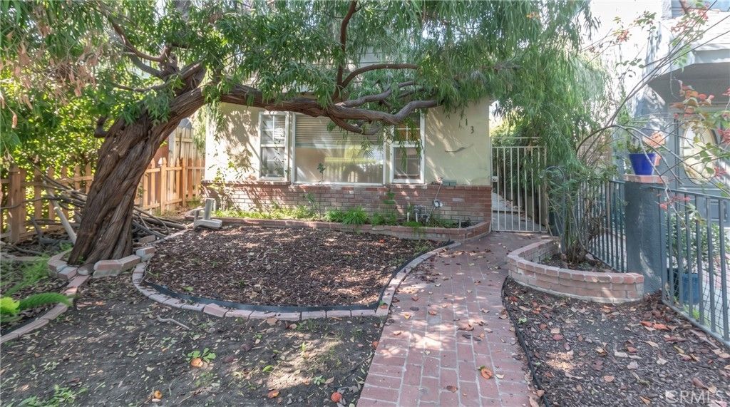 2913 W Chandler Boulevard, Burbank