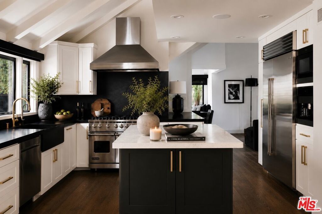 7825 Torreyson Drive, Los Angeles