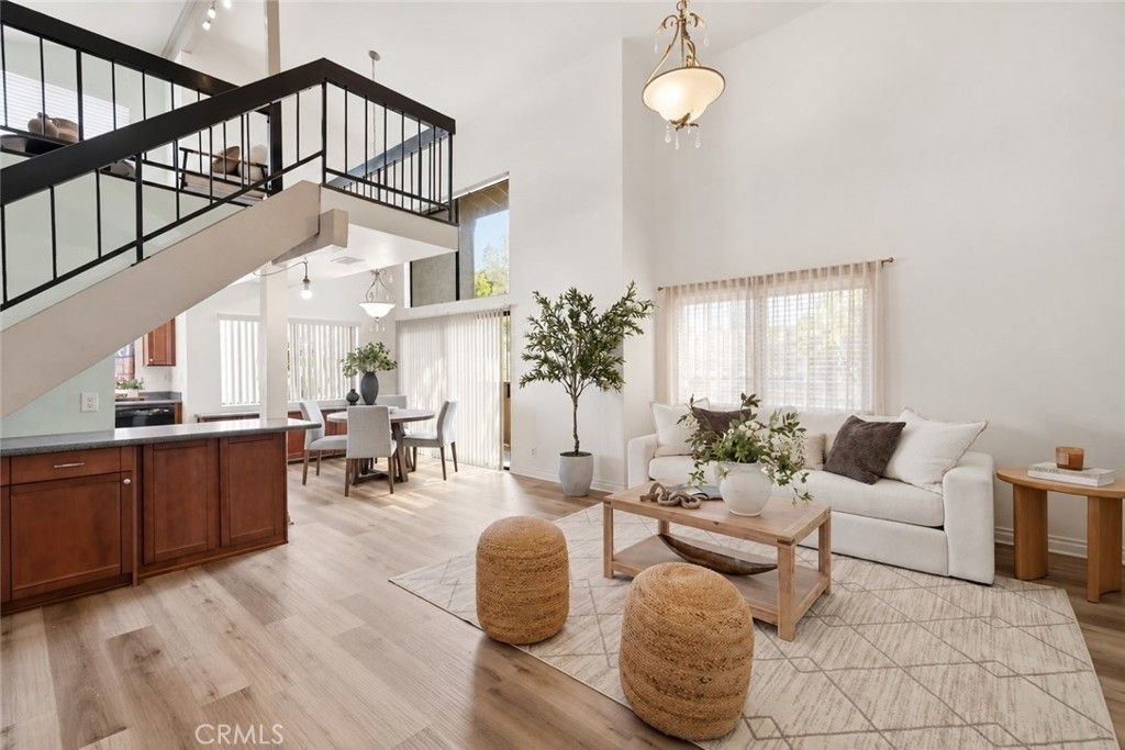18433 Hatteras # 507, Tarzana