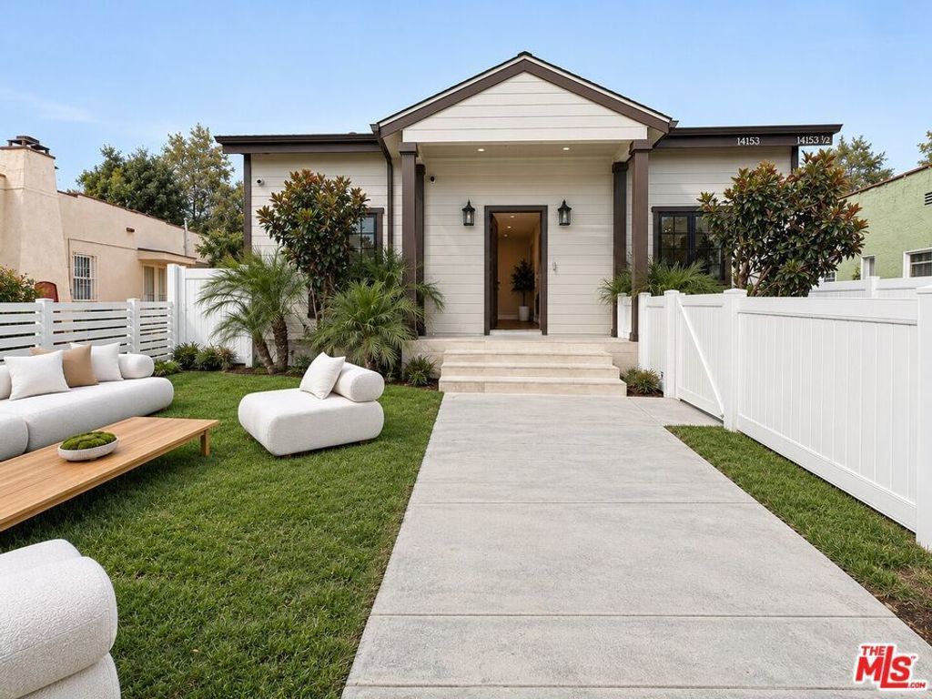 14153 Archwood Street, Los Angeles