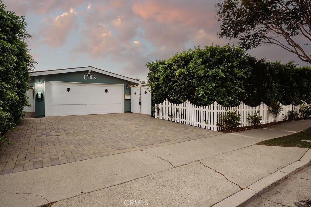 1598 Baker Street, Costa Mesa