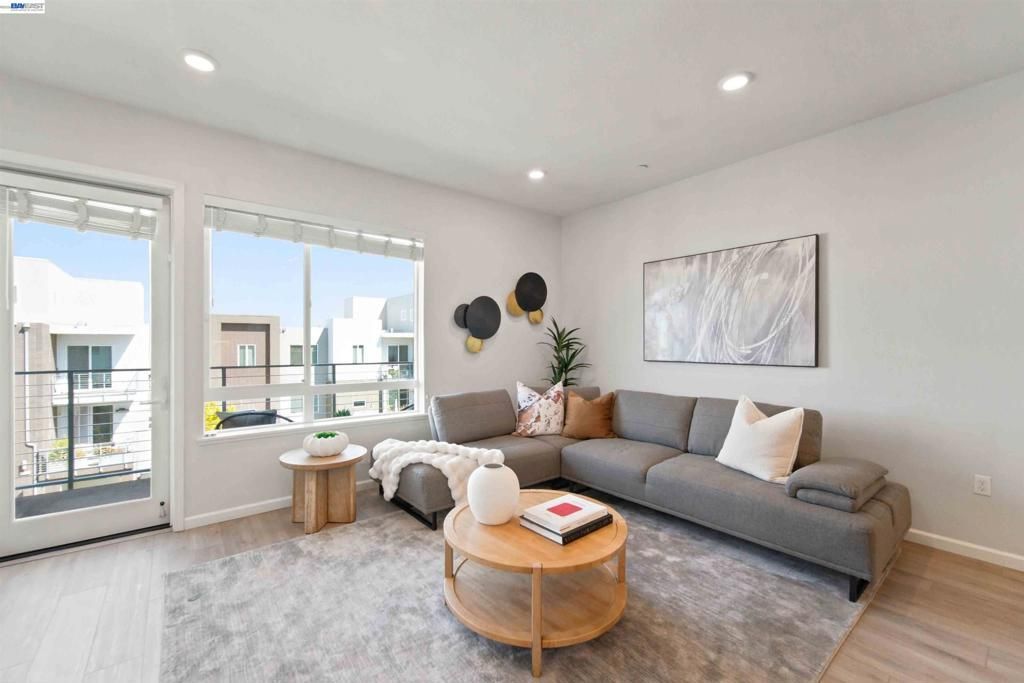 314 Llano De Los Robles Ave # 7, San Jose