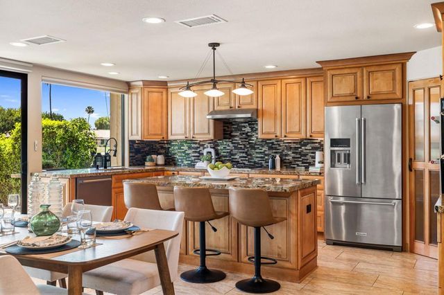 282 Serena Drive, Palm Desert
