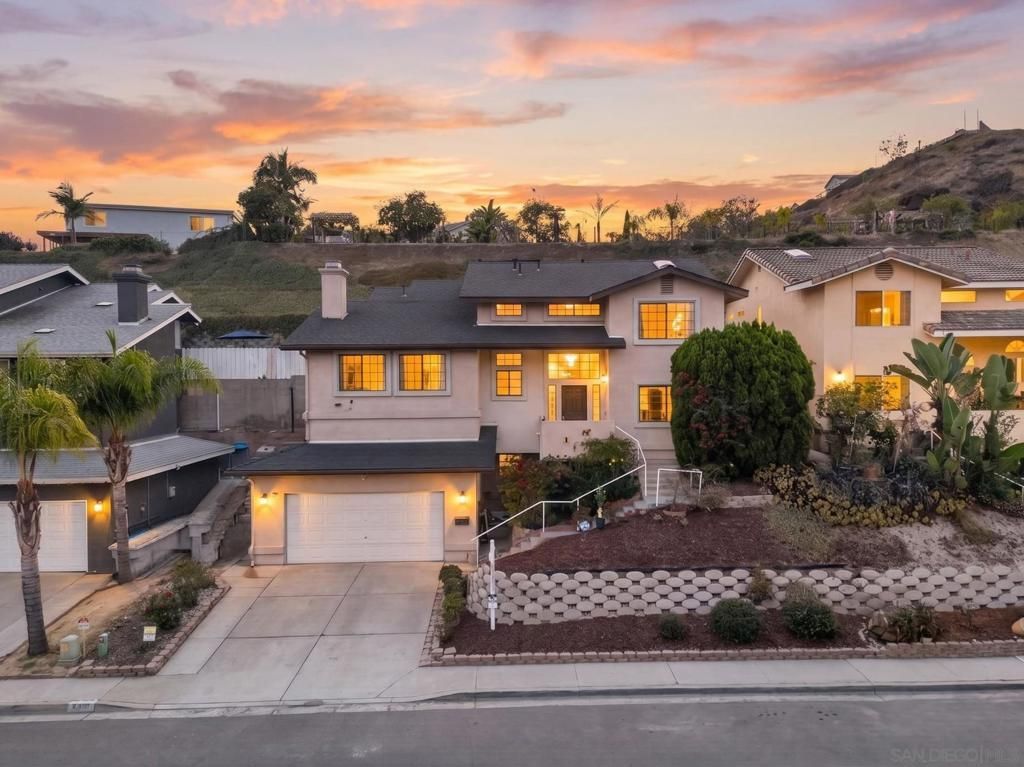 2376 Dusk Dr, San Diego