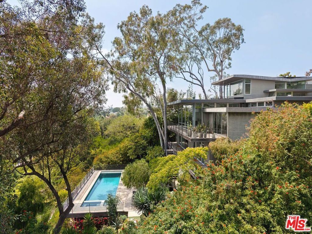 901 Kenter Way, Los Angeles