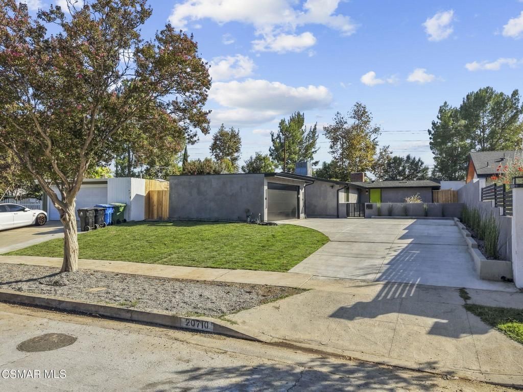 20710 Haynes Street, Winnetka