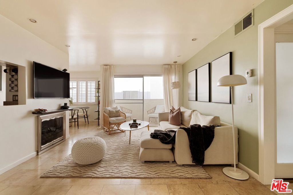 1021 N Crescent Heights Boulevard # 207, Los Angeles