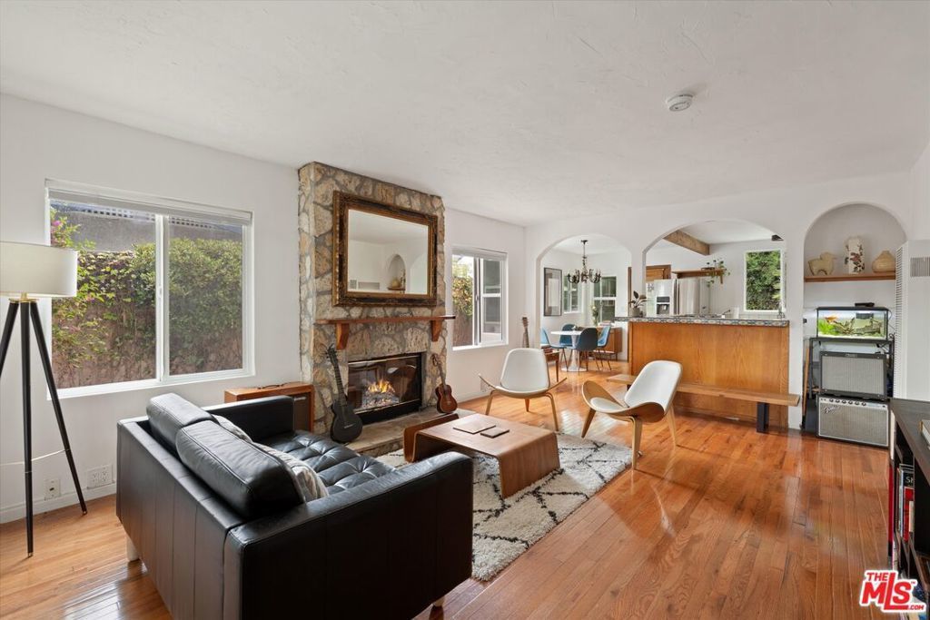 8885 Carson Street, Culver City