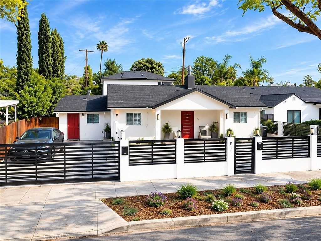 8218 Encino Avenue, Northridge