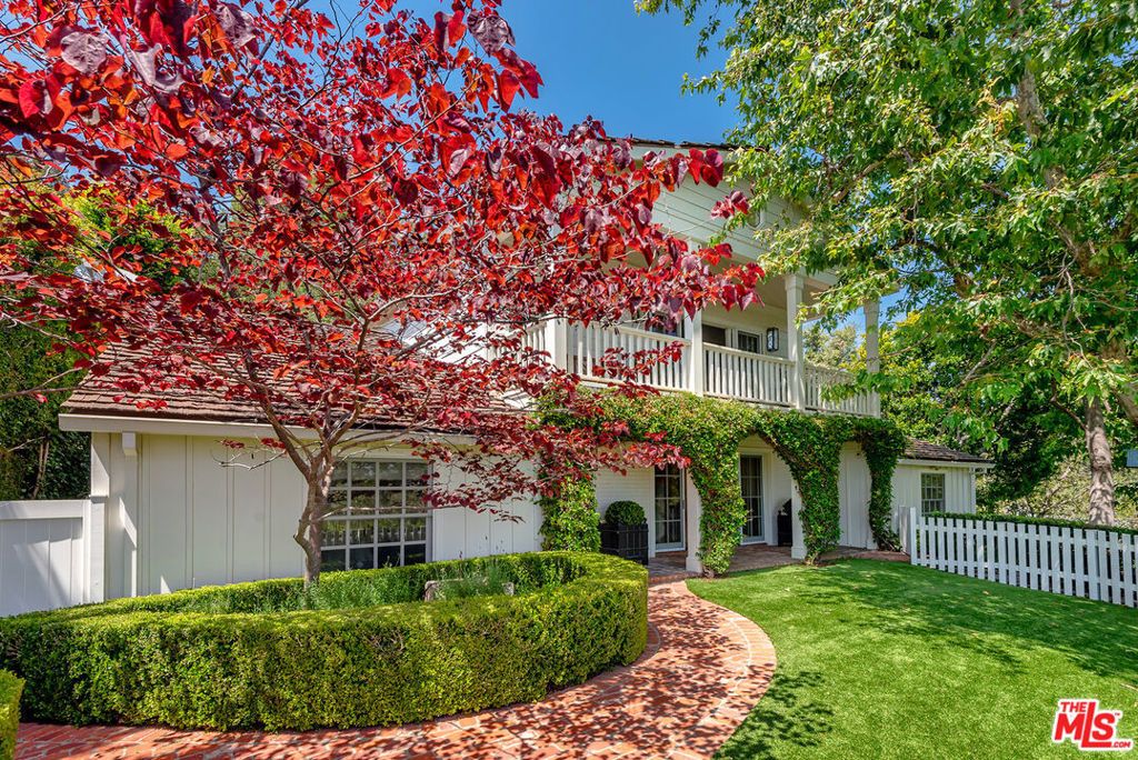 11532 Thurston Circle, Los Angeles