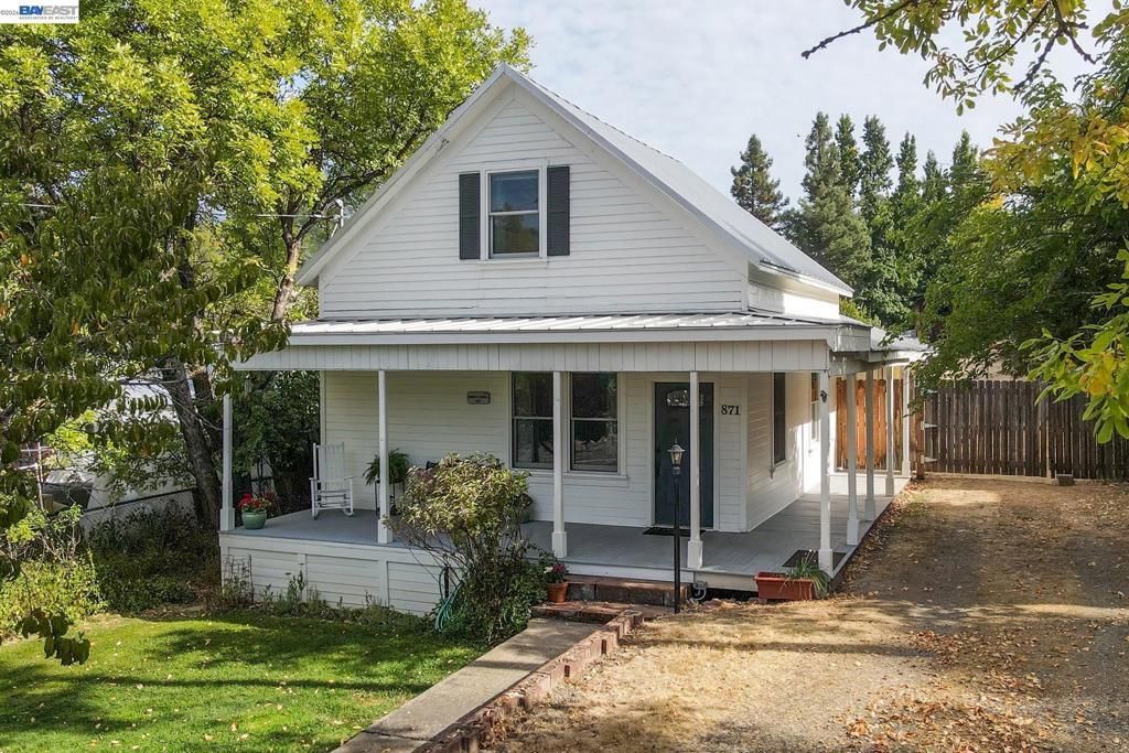 871 Main St., Weaverville