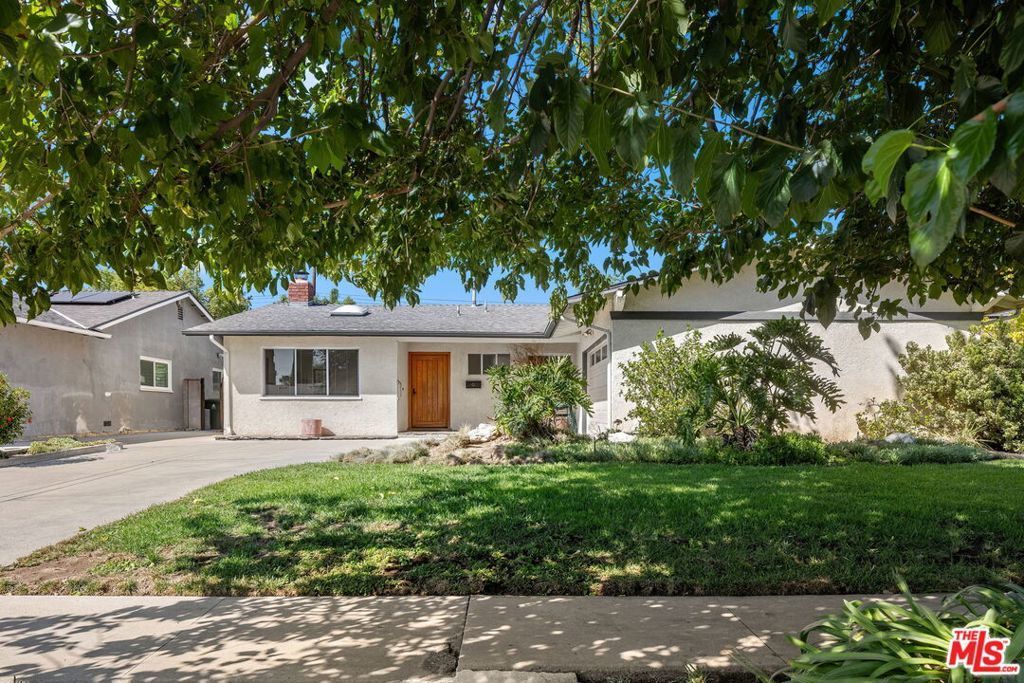 22521 Haynes Street, West Hills