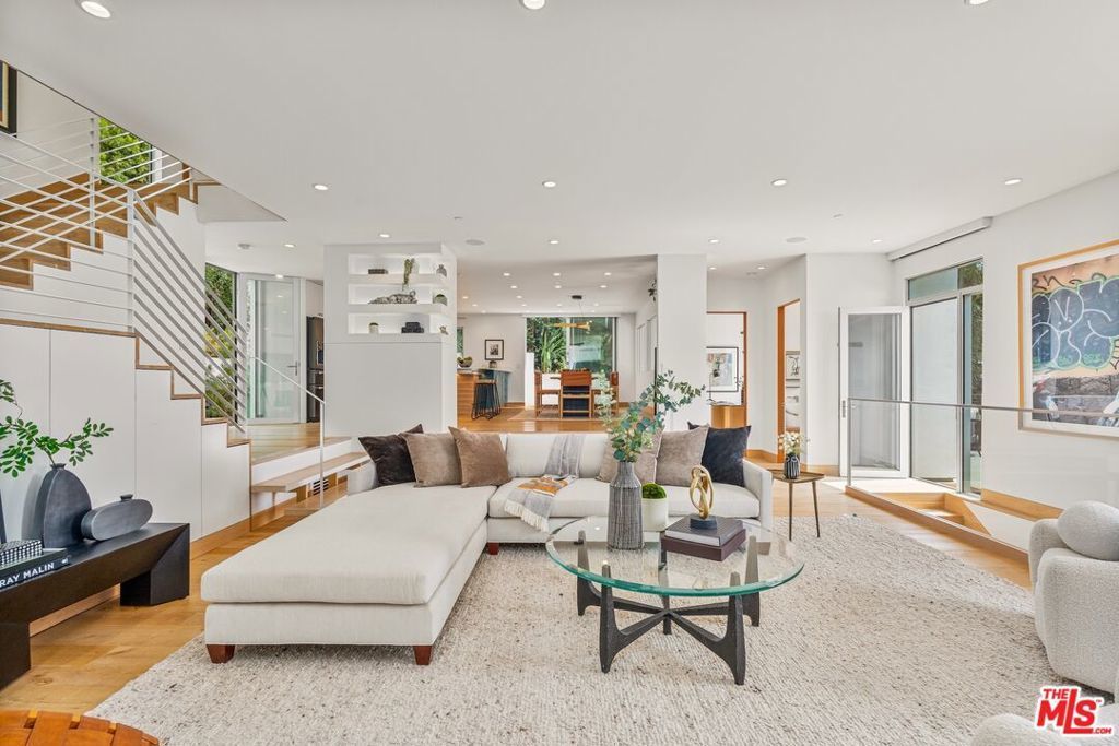 2129 Redcliff Street, Los Angeles